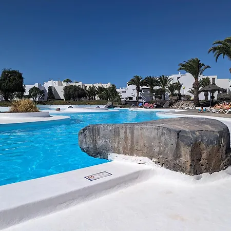 Charming Flat In Molinos With Terrace & Pools, Near Playa Bastian