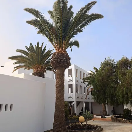 Charming Flat In Molinos With Terrace & Pools, Near Playa Bastian *